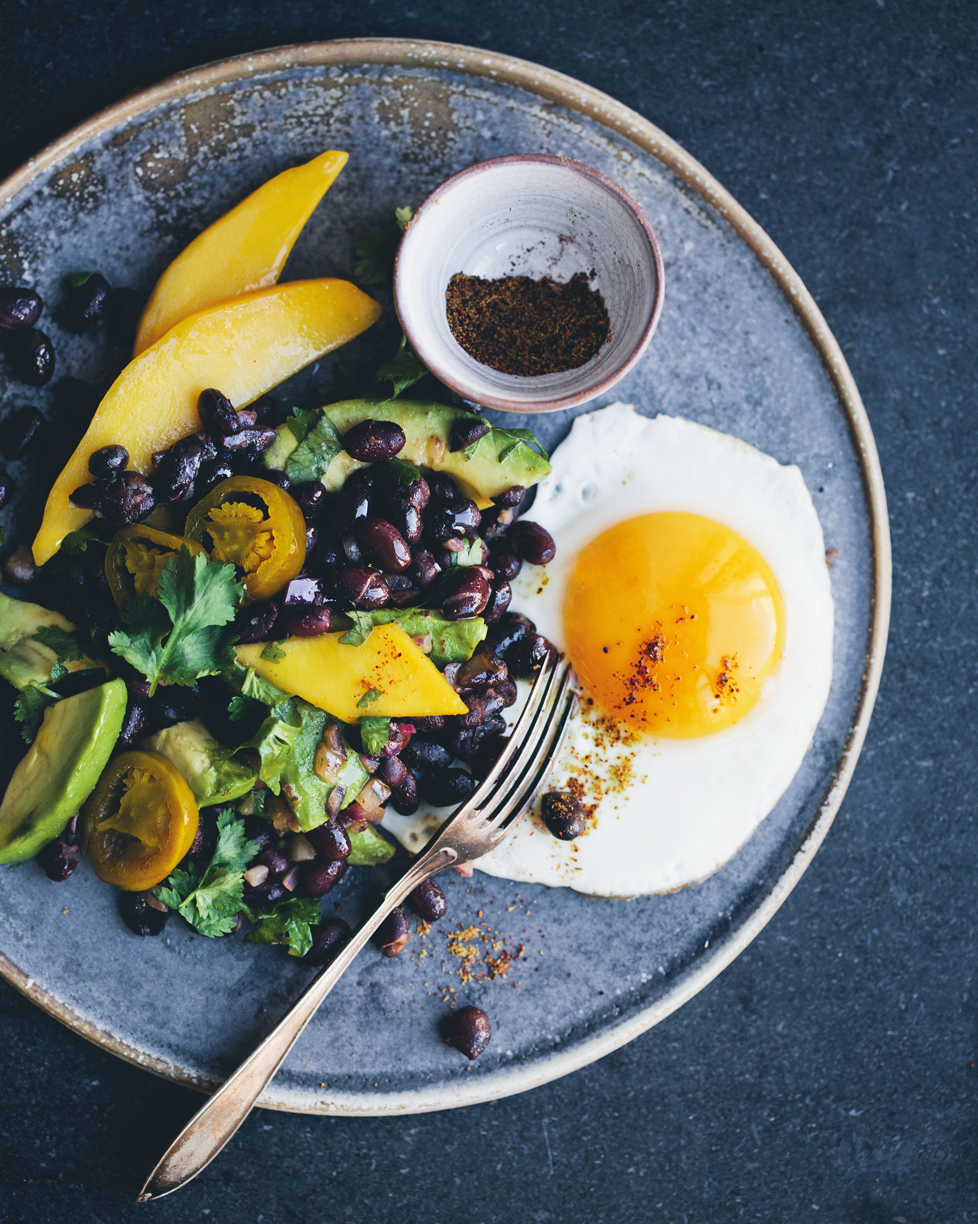 Moderne und inspirierende vegetarische vegane und überwiegend glutenfreie rezepte ergänzt durch wunderschöne reisefotos und persönliche anekdoten